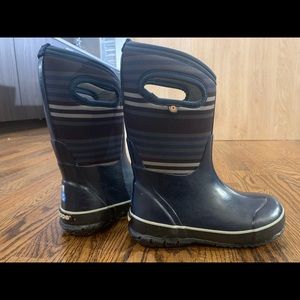 Like new Bogs size 1